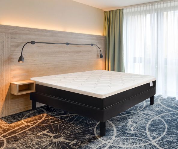 ibis hotel topper